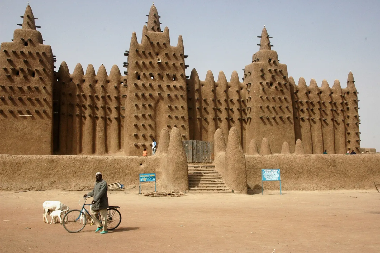 Great Mosque of Djenné in Djenné, Mali; editorial regional architecture photograph, not a Juhaus project.